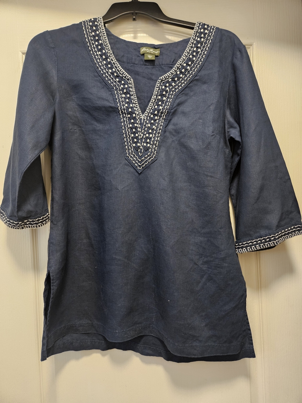 Eddie Bauer Navy White Embroidered V-Notch Tunic